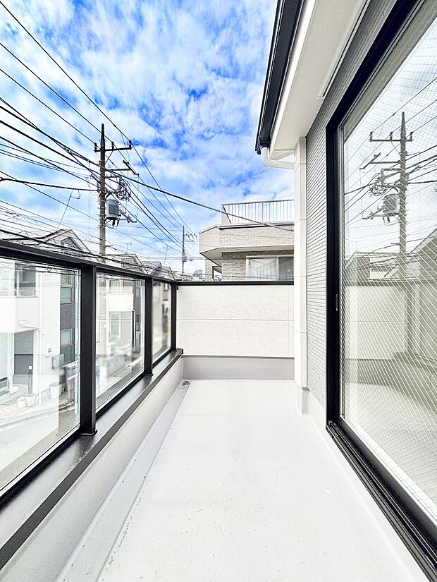 ゆったりバルコニーだから沢山お洗濯ものを干せます