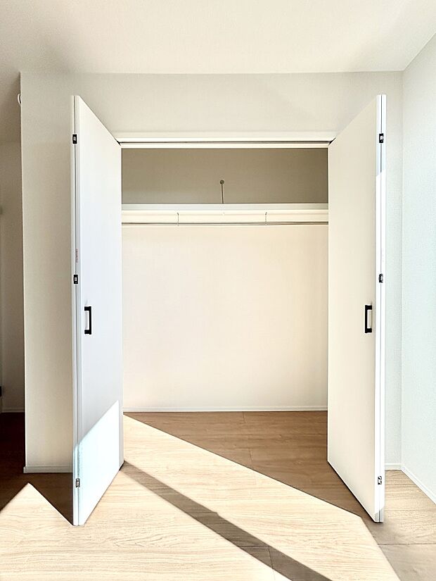 たっぷりの収納スペースで快適に暮らせそう 