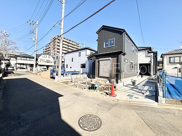 前面道路はきちんと整備されています  