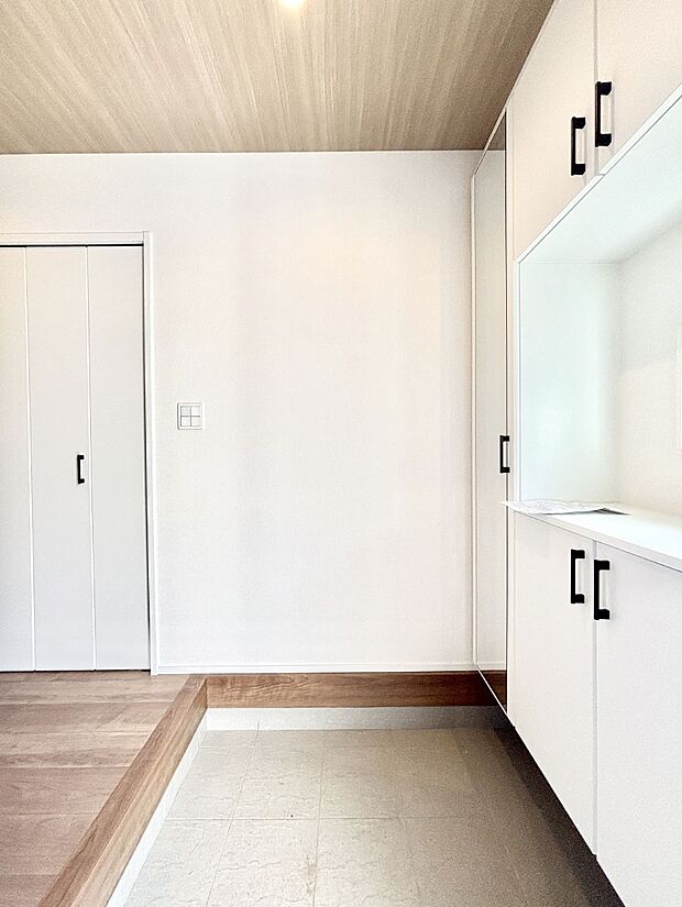 家族の帰宅やお客様をあたたかく迎える玄関  