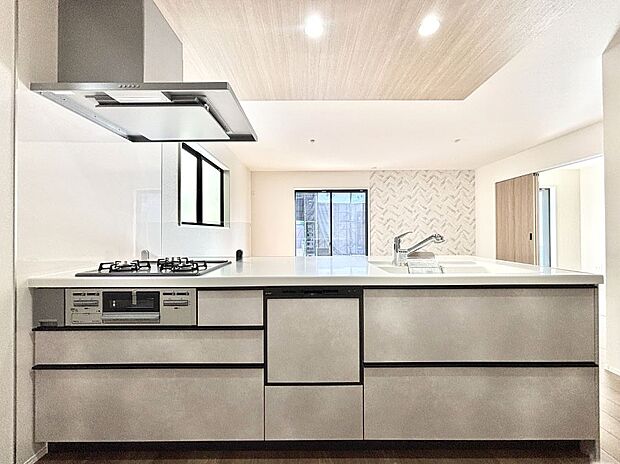 料理をしながらでもご家族との会話を楽しめる対面キッチン