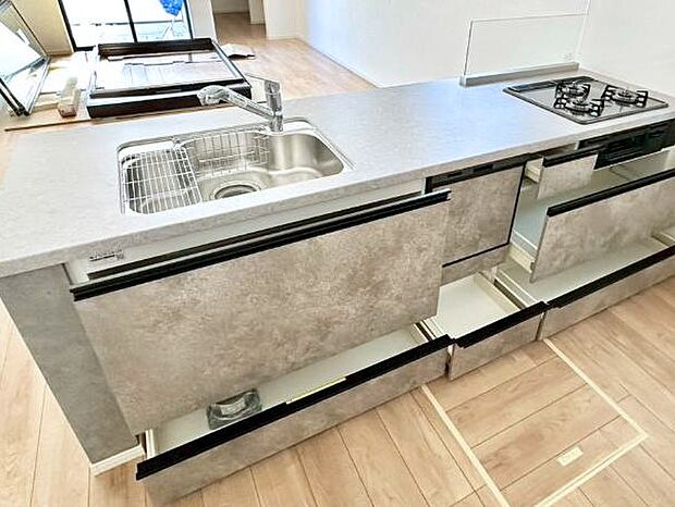 使いやすさを優先したスライド式収納タイプ!