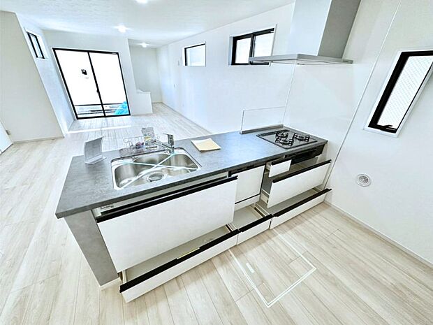 使いやすさを優先したスライド式収納タイプ!