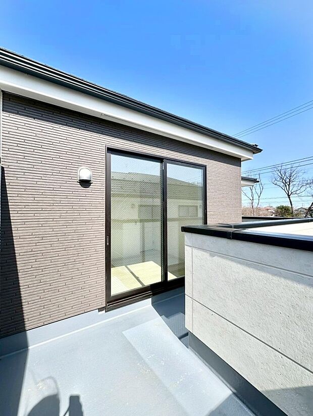 ゆったりバルコニーだから沢山お洗濯ものを干せます。