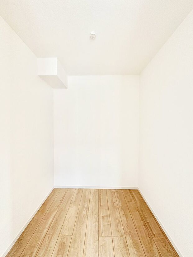 ウォークインクローゼットの活用で生活空間スッキリ