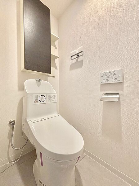 明るく清潔感のあるトイレです。