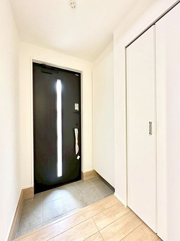 明るい玄関はお客様をお出迎えするのにぴったりです!