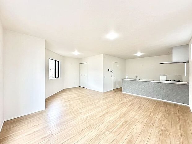 落ち着いた雰囲気のLDKは家族みんなの快適空間