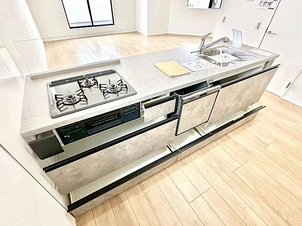 使いやすさを優先したスライド式収納タイプ!