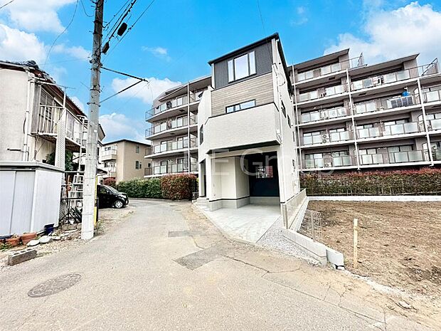 前面道路はきちんと整備されています
