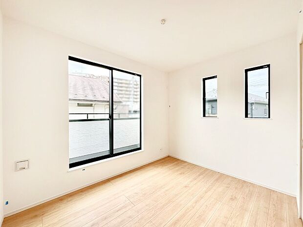 明るいバルコニーサイドに洋室を設置。目覚めの良い寝室に。