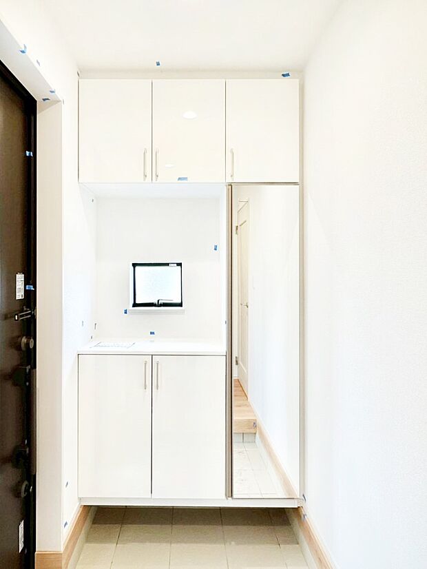 収納力ある下駄箱の活用で玄関廻りはいつでもスッキリ