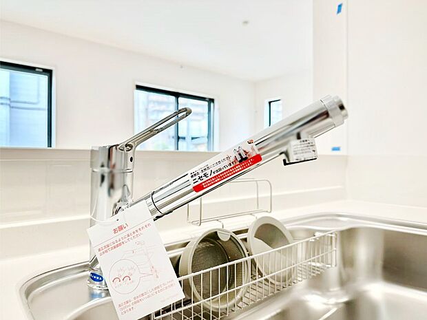 いつでも清潔なおいしいお水を。一つの水栓で水道水と浄水を使い分け。