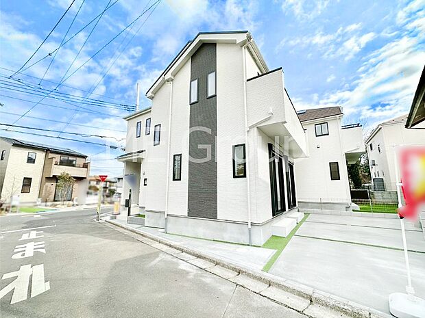 上質感あふれる外観デザイン。魅力の住まいを実現。