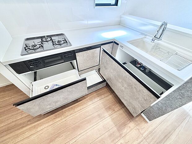 使いやすさを優先したスライド式収納タイプ!