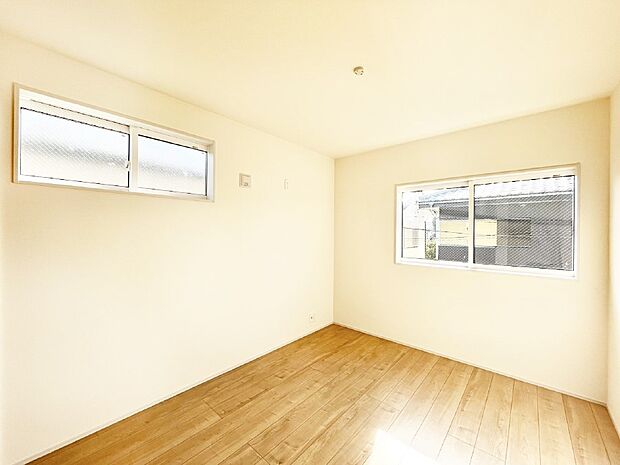 2面採光なので、明るく風通しも良く心地良い生活が送れます。