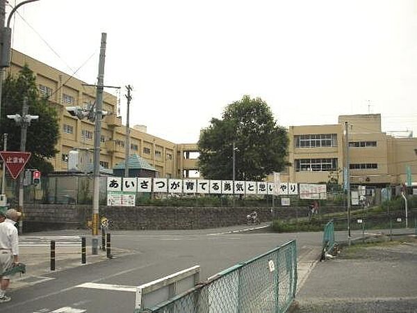 宇治市立木幡小学校まで1069m 宇治市立木幡小学校は、地域にしっかり根差しつつ、充実した教育環境を整備してきた学校です。