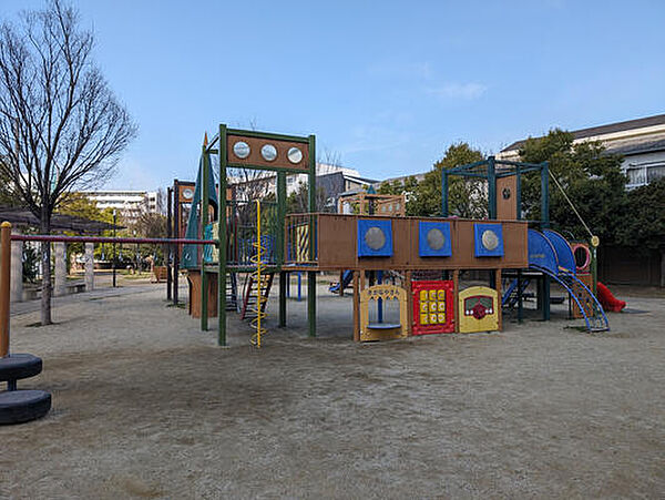 鶴見中央公園まで約160m