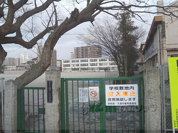 画像6:皇子山中学校まで1100メートル