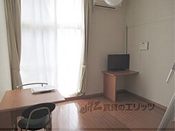 レオパレスクイーンズコート守山 1階1Kのリビング/ダイニング