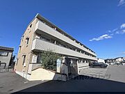 瀬田駅より徒歩15分 築8年9ヶ月 3階建の賃貸物件