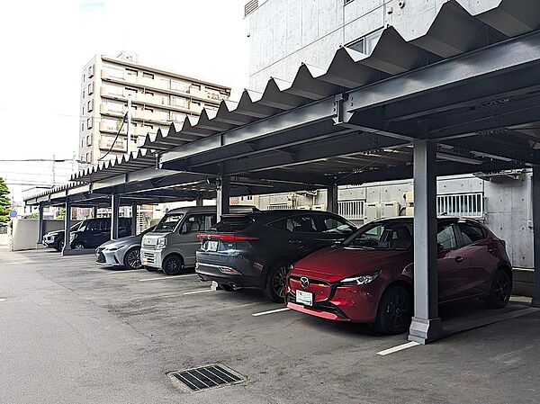 【駐車場】