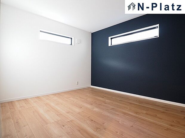 主寝室にもアクセントクロスが貼られています