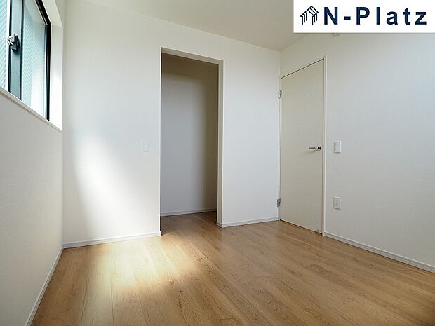 西側洋室（約5.2帖）