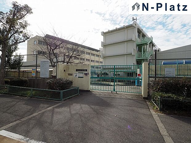 神の谷小学校まで約500m