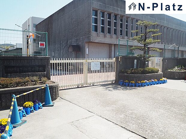 下畑台小学校まで約800ｍ