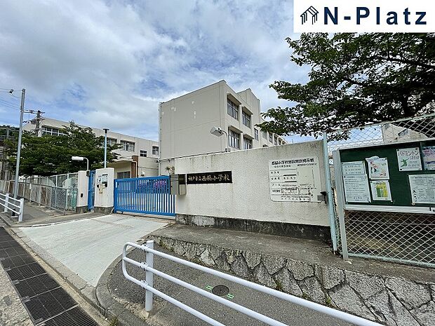 西脇小学校まで約1400m