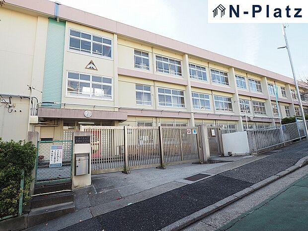 多聞台小学校まで約450m