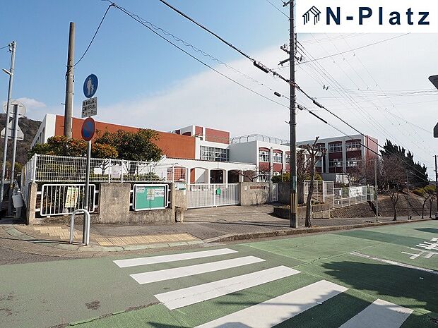 若草小学校まで約210ｍ