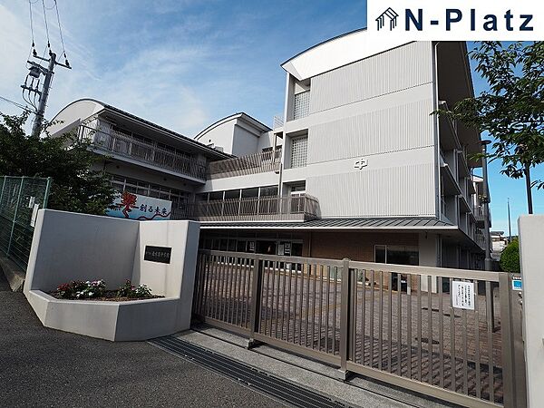 垂水東中学校まで約700ｍ