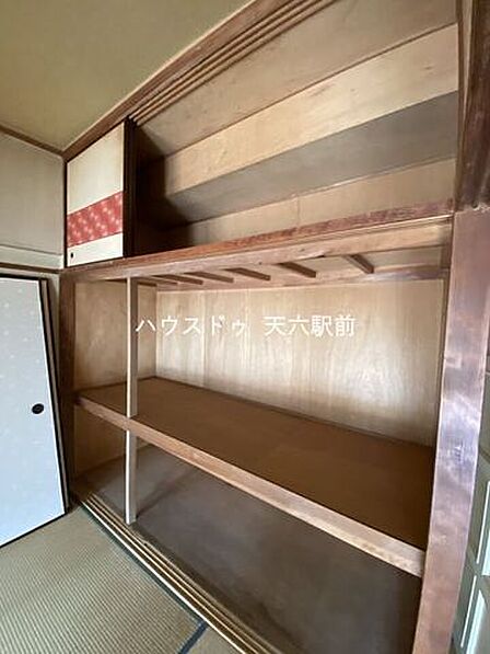 収納力が魅力の押入れ。整理しやすく、荷物が多いご家庭にも安心です