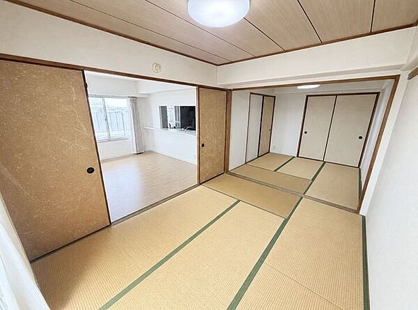 和室（6．0帖）リビングに面し、リフォームによってリビングの拡張も可能です♪※家具消し加工をしております。