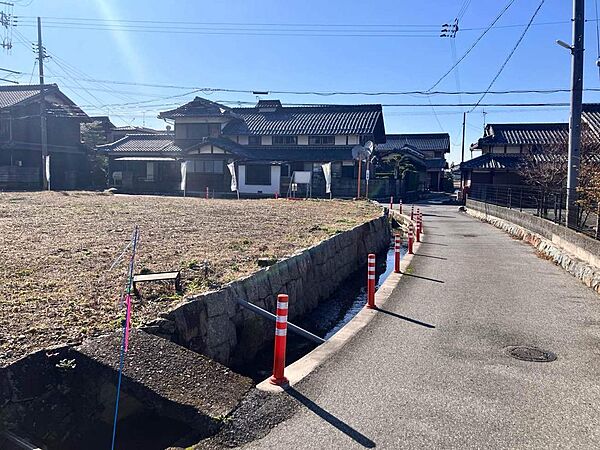 ※２号地：既設の電柱支線は移設予定（区画図参照）