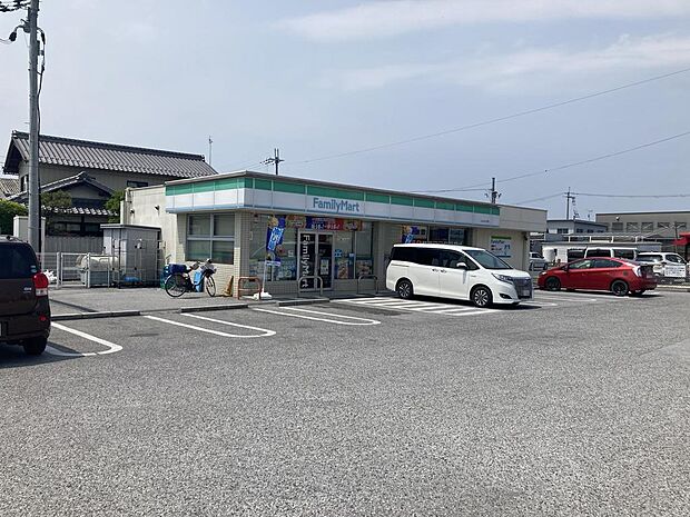 ファミリーマートとよさと沢店 徒歩9分