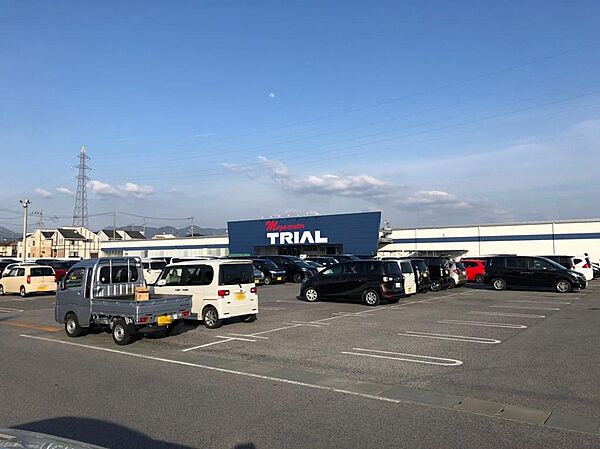 メガセンタートライアル彦根店・・徒歩8分