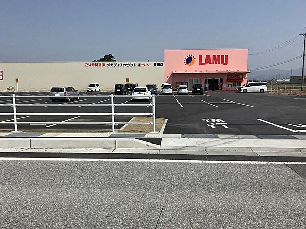 ラ・ムー豊郷店　徒歩15分