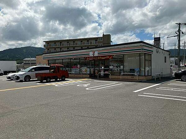 セブンイレブン湖南三雲店　徒歩6分