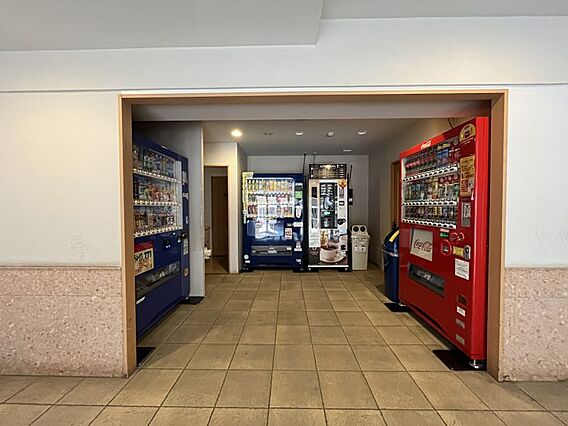 【自販機コーナ...
