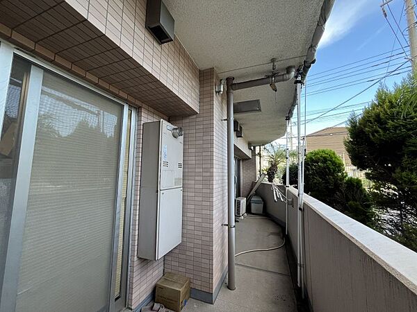 南面にあるバルコニーは日当り良好！4部屋から出ることが可能で、広さも十分あり、雨の日が続いても一気に干せます♪
