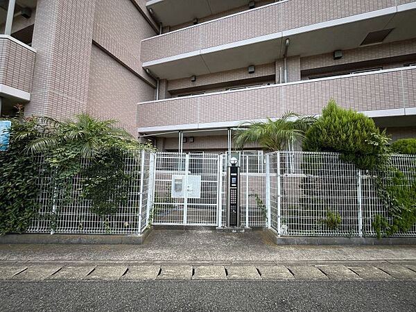 マンションに住みながらガーデニングに最適な専用庭付き！