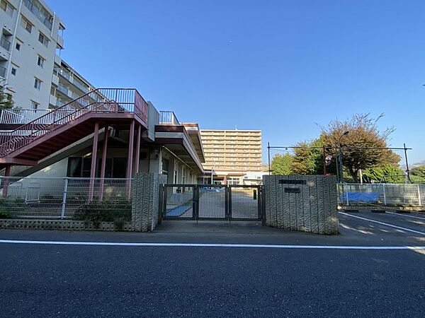 園生保育園　徒歩約7分　550ｍ　近隣に大小複数の公園がある、40年以上の歴史がある公立保育所です。