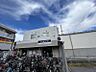周辺：【京成千葉線】検見川駅/徒歩約14分/約1100ｍ　閑静な住宅街にひっそりと佇ずむ検見川駅。徒歩1分に「検見川神社」があり、四季折々の風情を楽しめます。