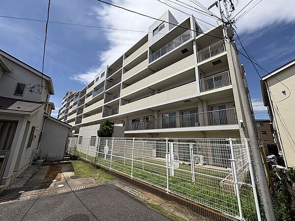 南向きで日当たり良好！駐車場等の共用設備も充実！
