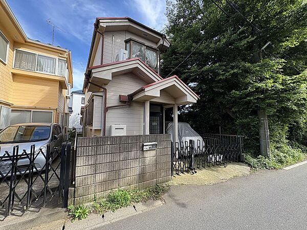 小学校まで近く、子育てファミリーにも安心！また毎日のお買い物にも便利な環境です♪