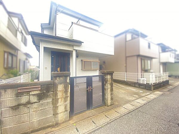 静かな住宅街の一角に立地、落ち着いた佇まいです！