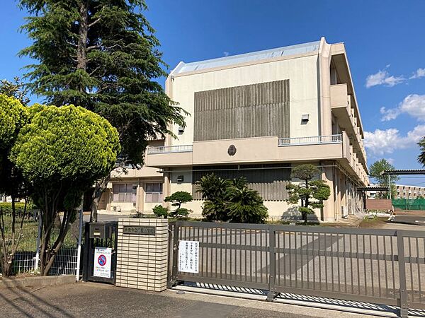 花園小学校まで　700m　徒歩約9分●≪目指す児童像≫「は」果てしなく智を磨き「す」健やかな体を鍛え「の」のびのびとたくましく「こ」心豊かに生きる